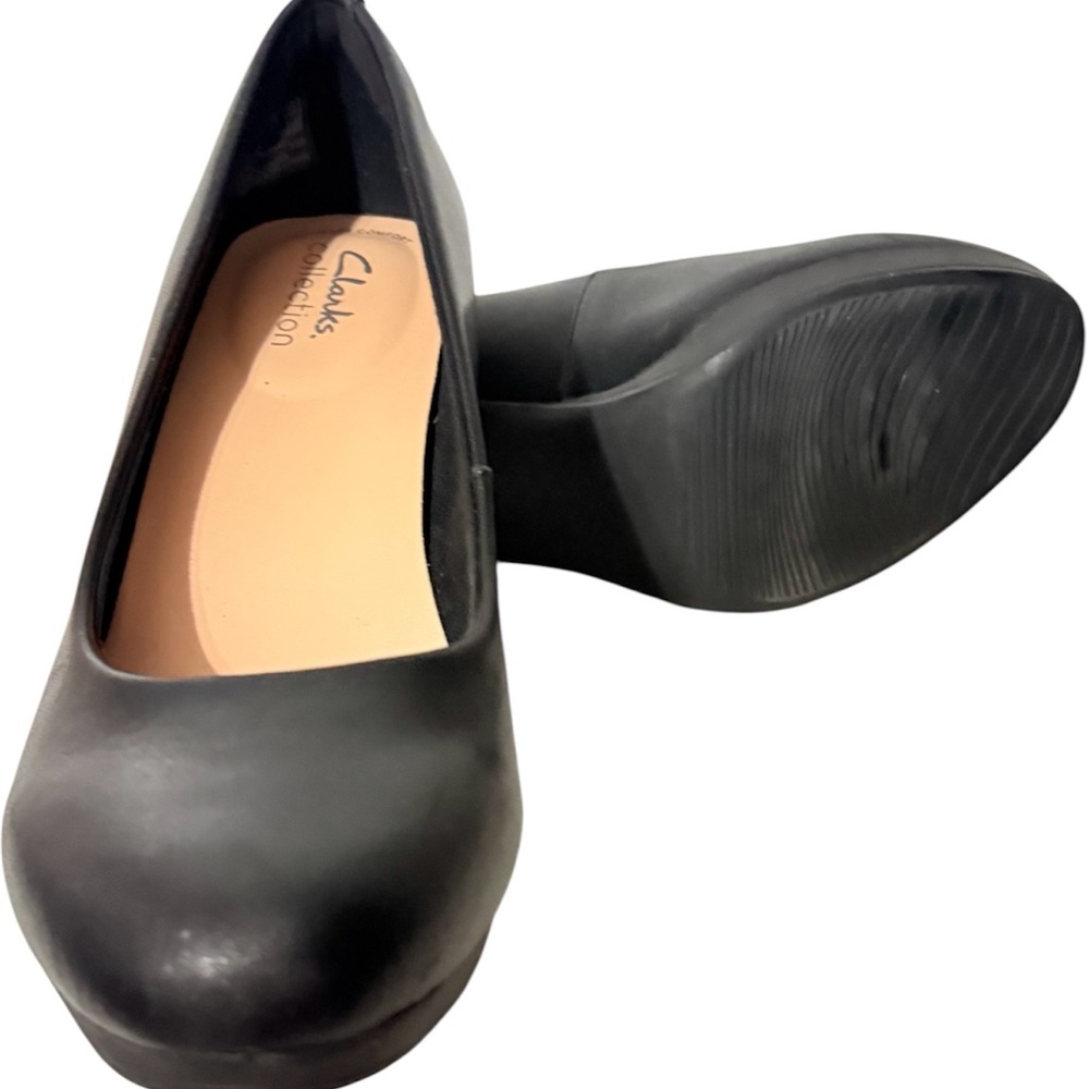 Clarks Black Round-Toe Leather Pumps - Picture 2 of 4